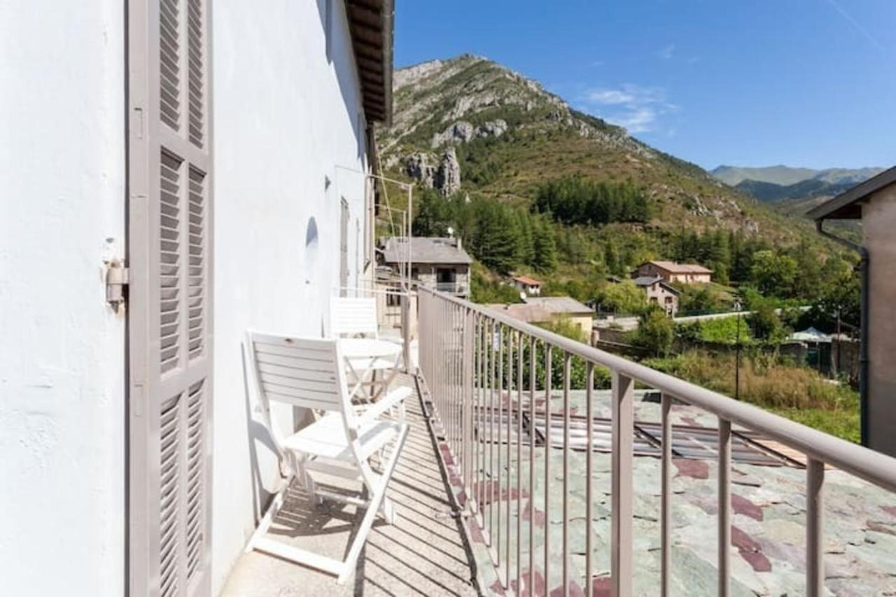 Sunny 1-Bed Apartment In Lovely Mountain Village La Brigue Extérieur photo