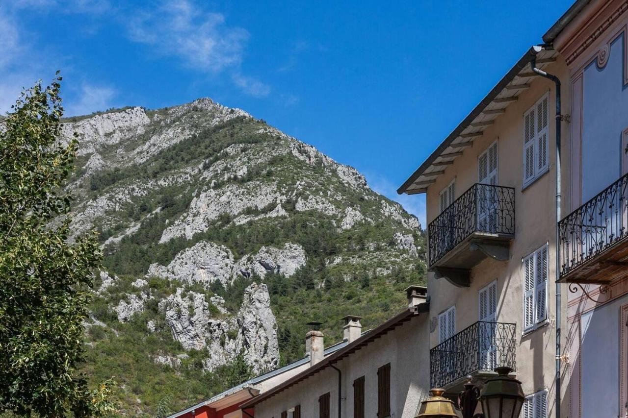 Sunny 1-Bed Apartment In Lovely Mountain Village La Brigue Extérieur photo